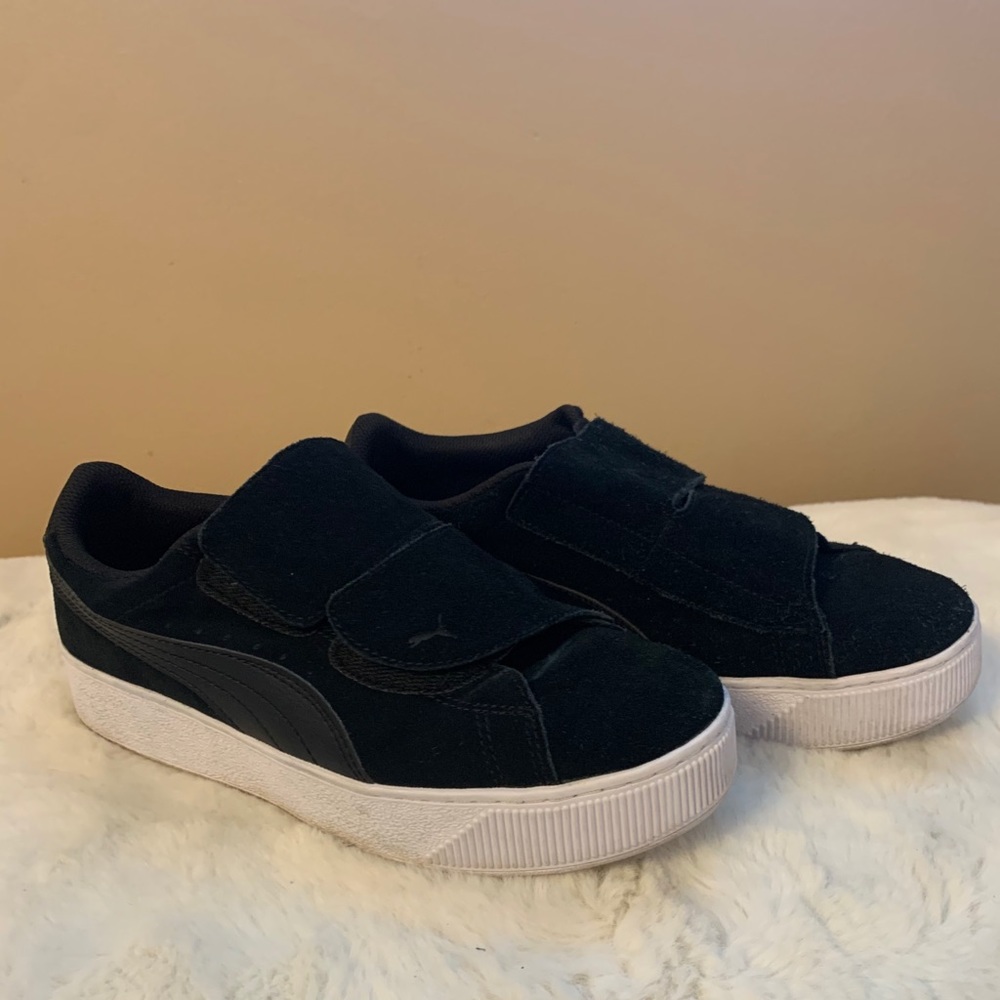PUMA Women’s Black Sneakers